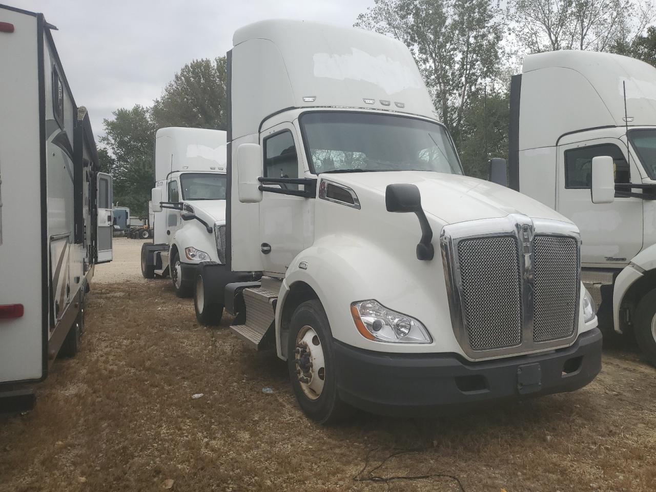 Lot #3266057325 2017 KENWORTH CONSTRUCTI
