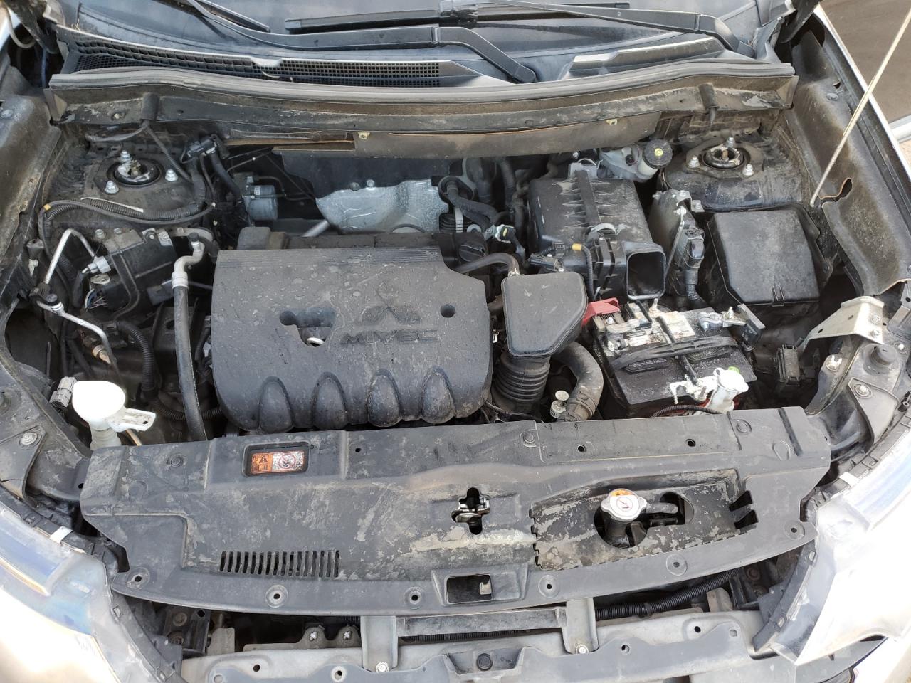 MITSUBISHI OUTLANDER SE