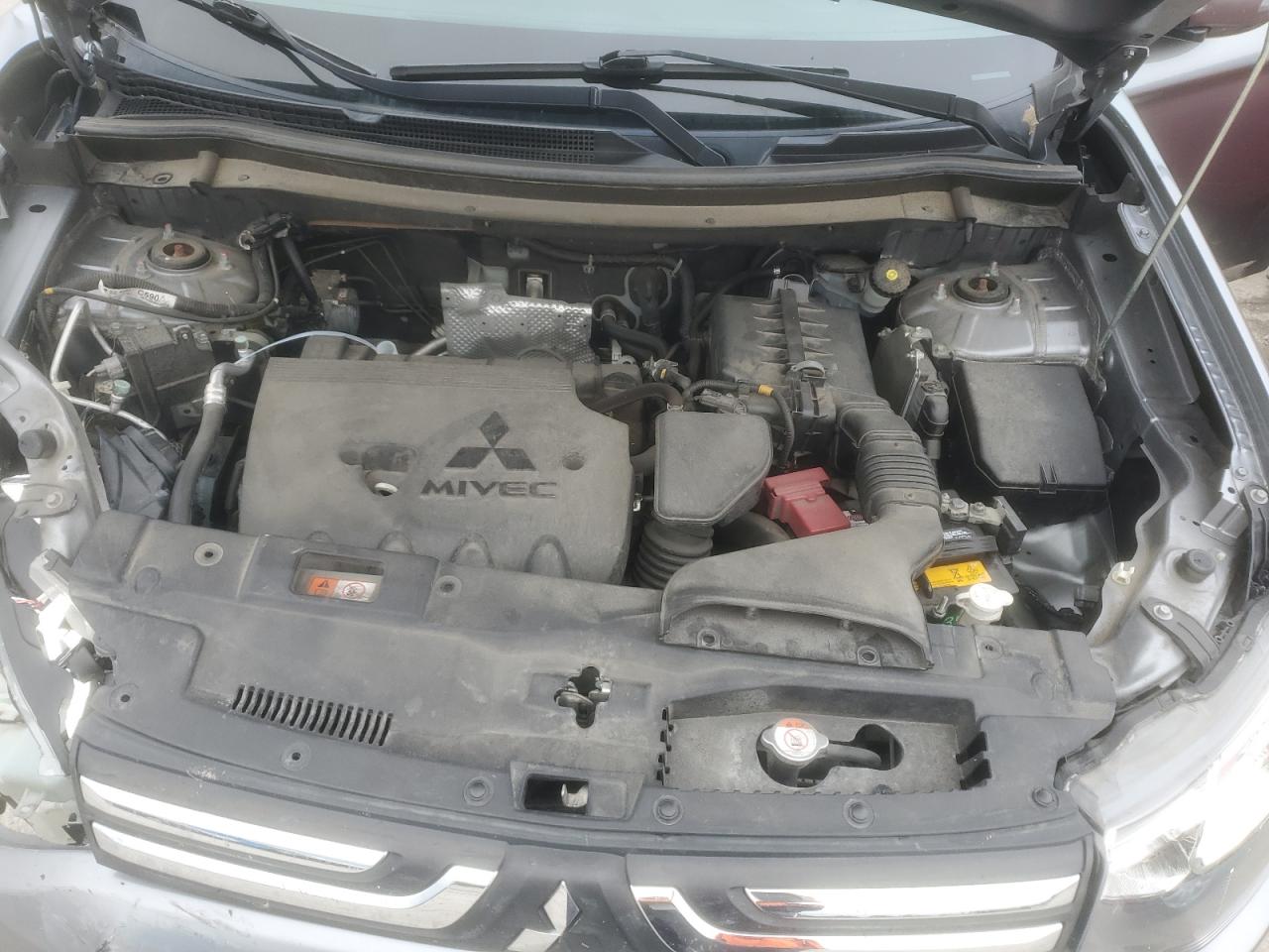 MITSUBISHI OUTLANDER SE