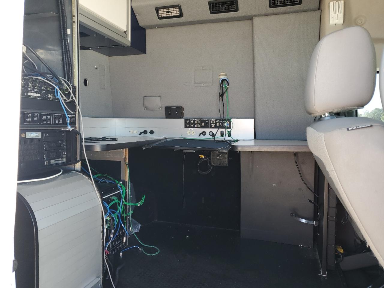 NISSAN NV2500 2500 S