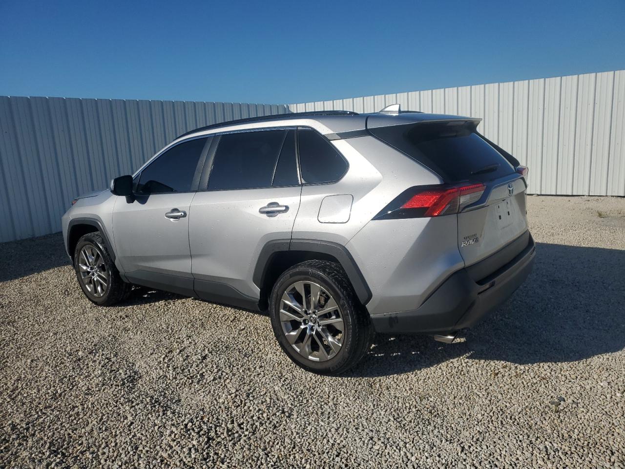TOYOTA RAV4 XLE PREMIUM