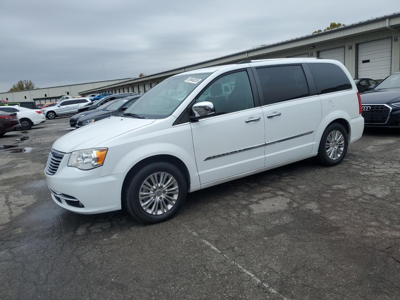 CHRYSLER TOWN & COUNTRY LIMITED PLATINUM