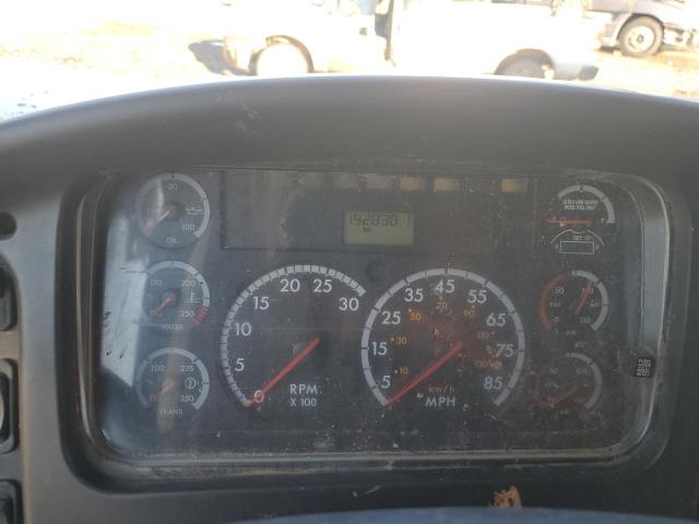 2011 FREIGHTLINER M2 106 MED #3284113545