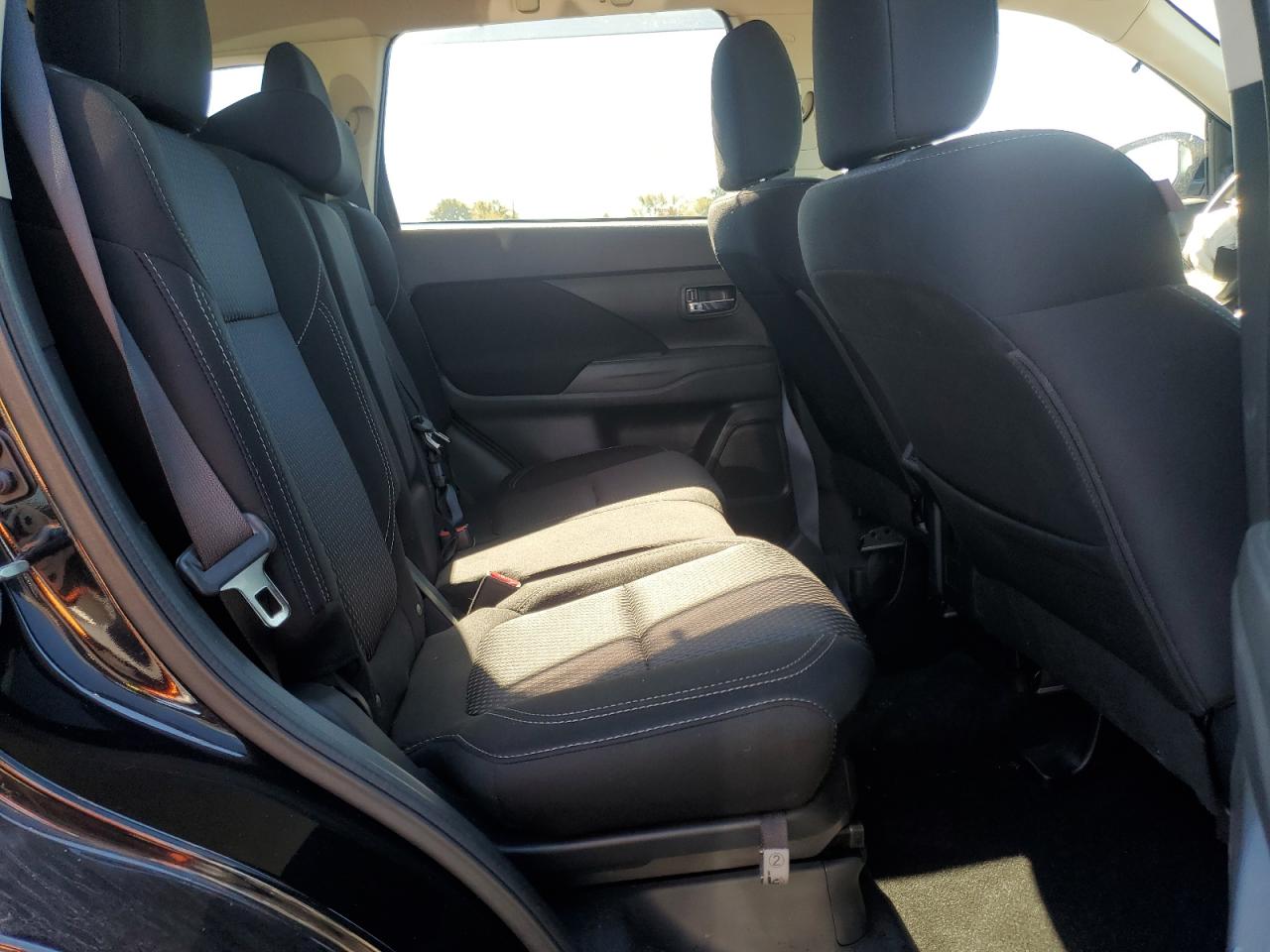 MITSUBISHI OUTLANDER SE