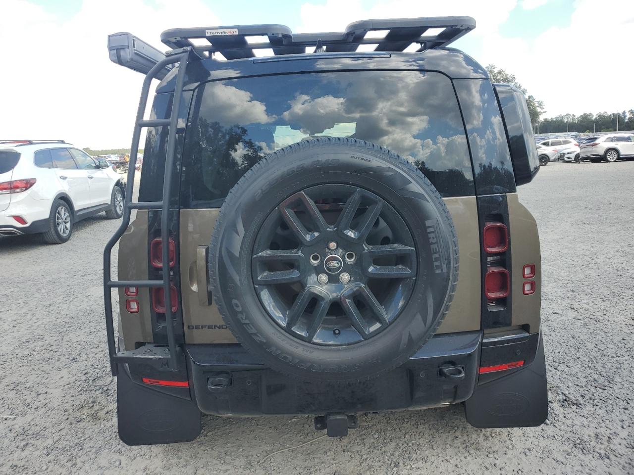 LAND ROVER DEFENDER 110 X-DYNAMIC SE