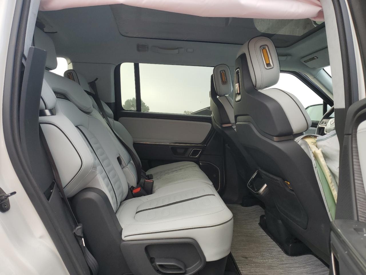 RIVIAN R1S ADVENTURE