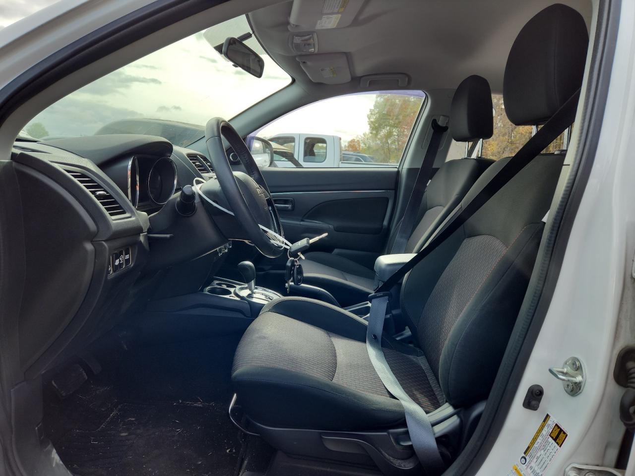 MITSUBISHI OUTLANDER ES