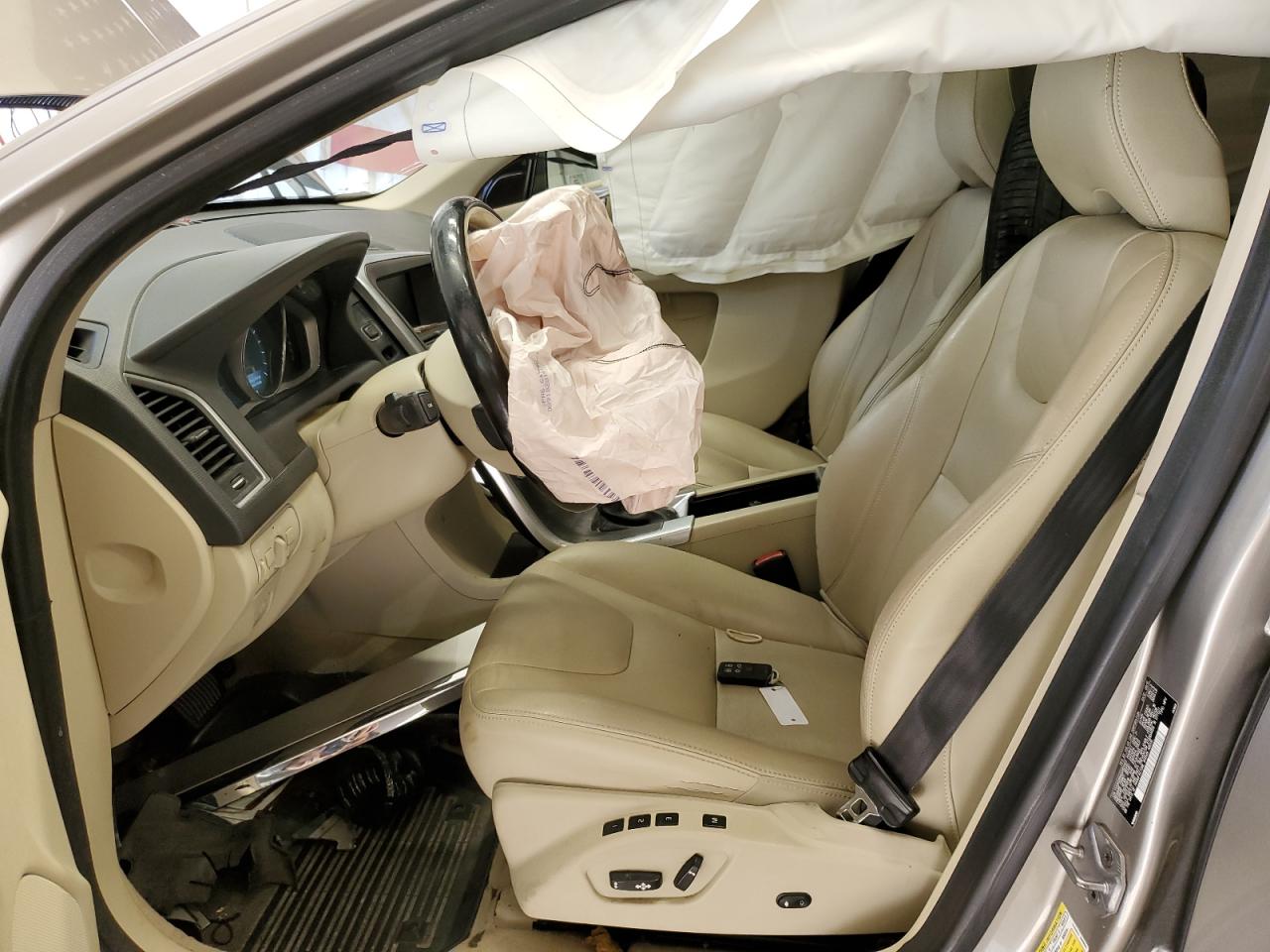 VOLVO XC60 T6 PLATINUM