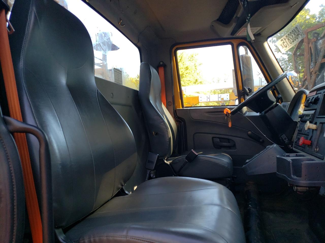 Lot #3258832789 2011 INTERNATIONAL 4400