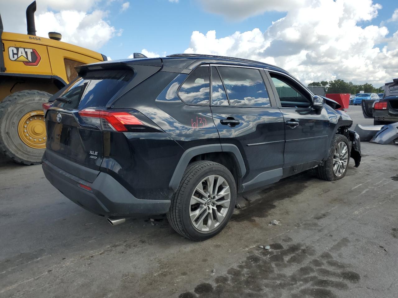 TOYOTA RAV4 XLE PREMIUM