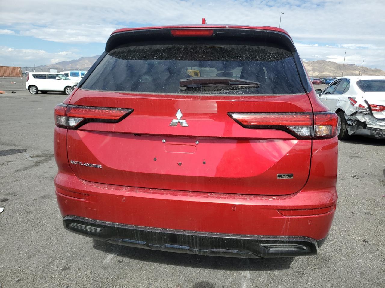 MITSUBISHI OUTLANDER SE