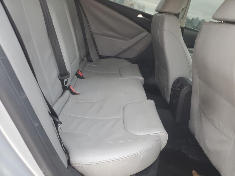 2010 VOLKSWAGEN PASSAT - WVWJK7AN3AE141182