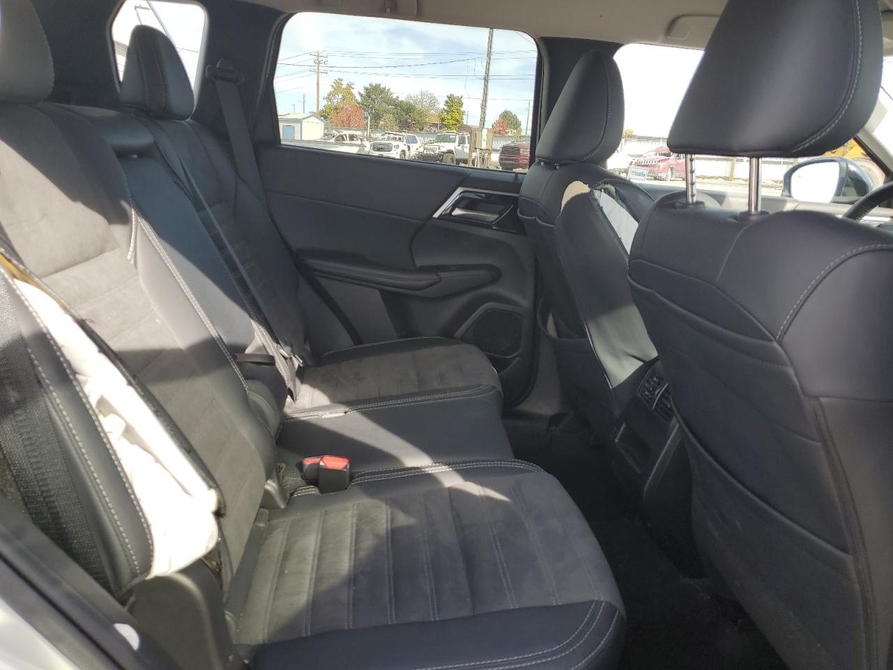 MITSUBISHI OUTLANDER SE