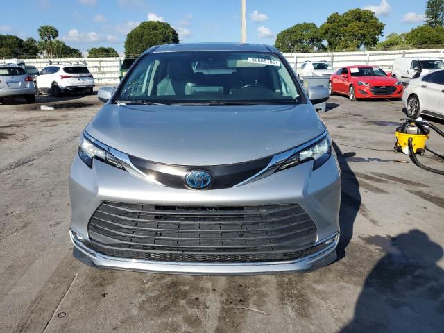 2021 TOYOTA SIENNA XLE #3278770625