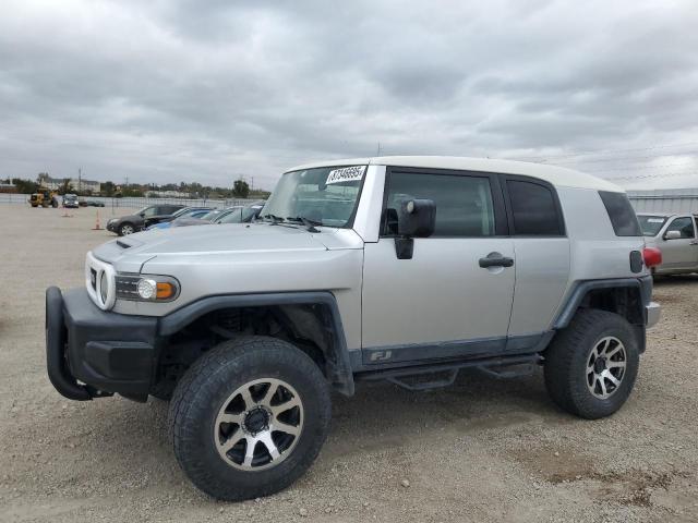 TOYOTA FJ CRUISER