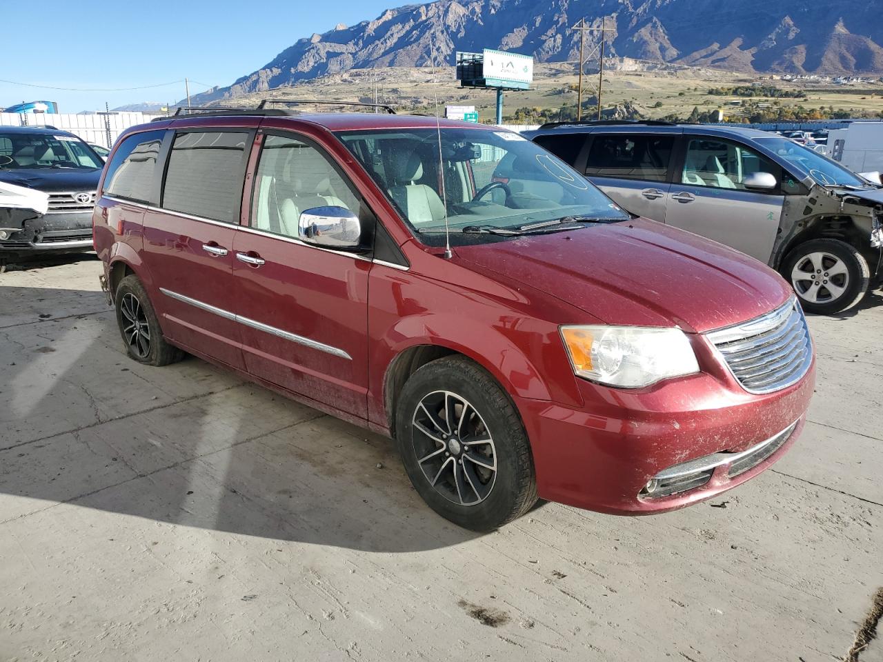 CHRYSLER TOWN & COUNTRY TOURING L