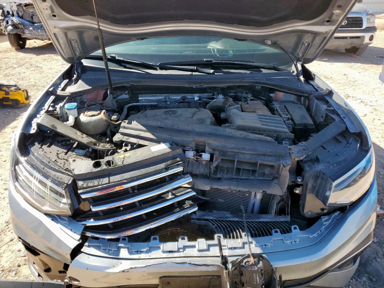 VOLKSWAGEN TIGUAN SE