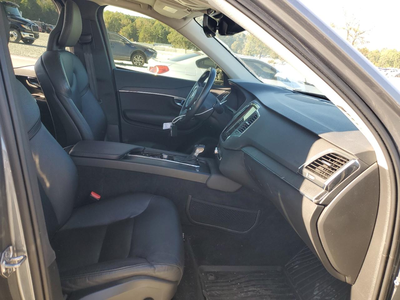 VOLVO XC90 T6 MOMENTUM