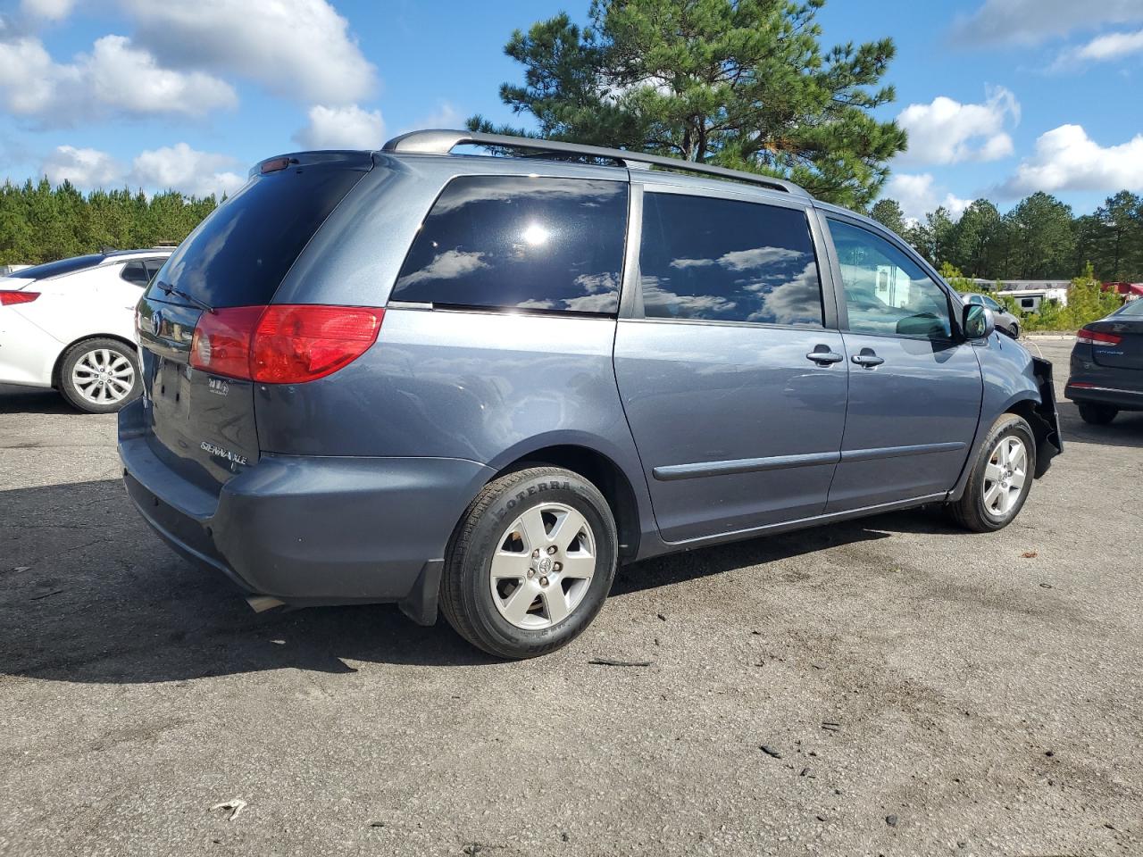 TOYOTA SIENNA XLE