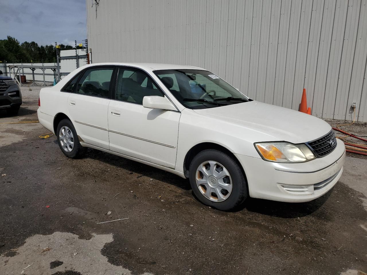 Lot #3276473656 2004 TOYOTA AVALON XL