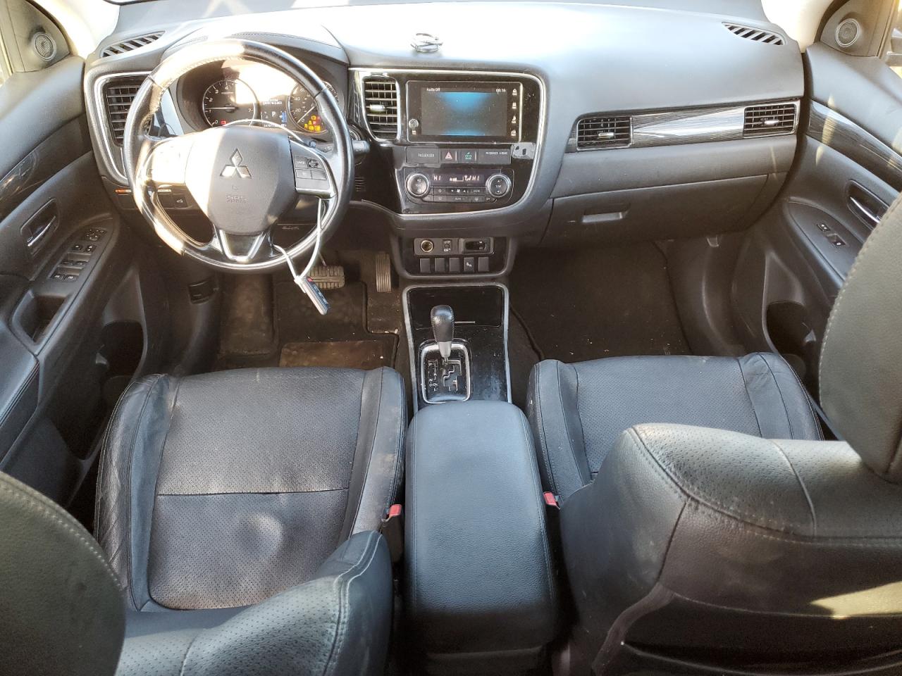 MITSUBISHI OUTLANDER SE