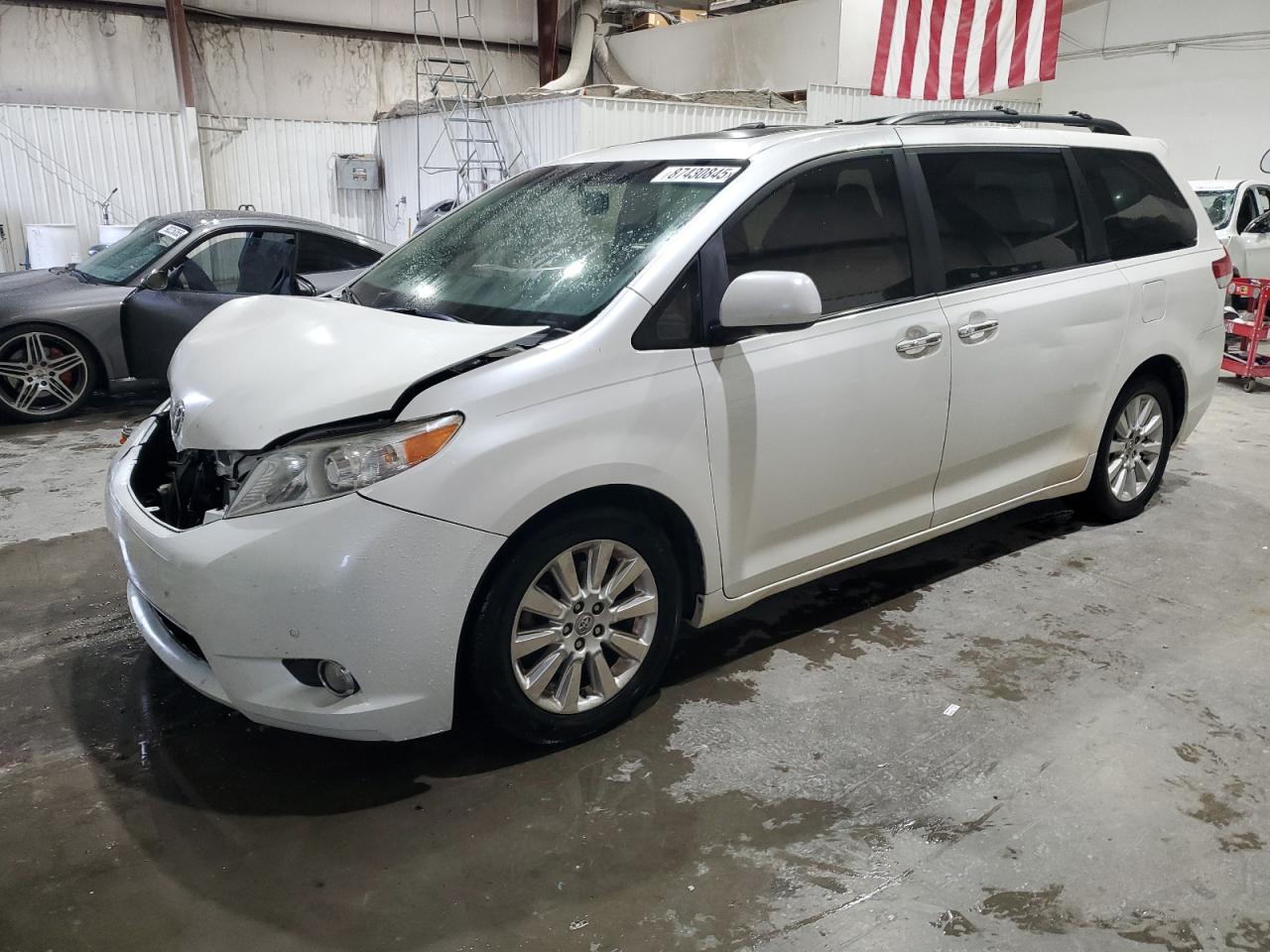 TOYOTA SIENNA XLE