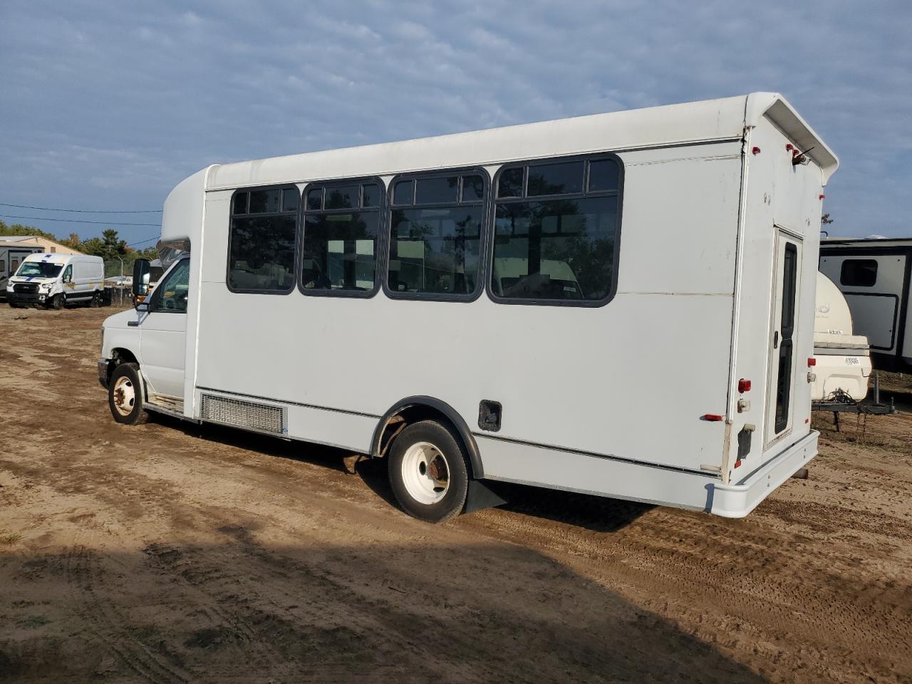 Lot #3257193266 2016 EL DORADO BUS