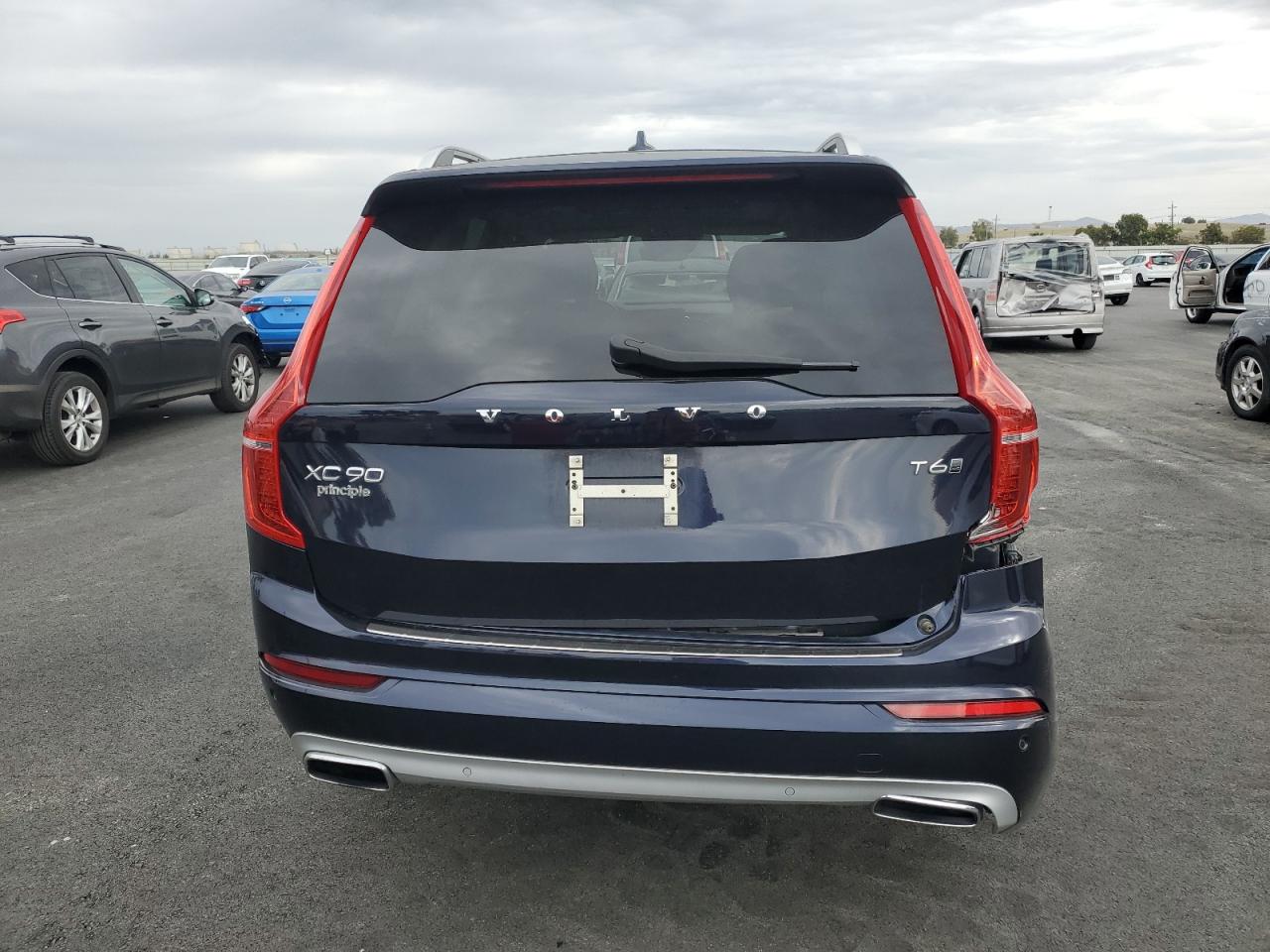 VOLVO XC90 T6 MOMENTUM