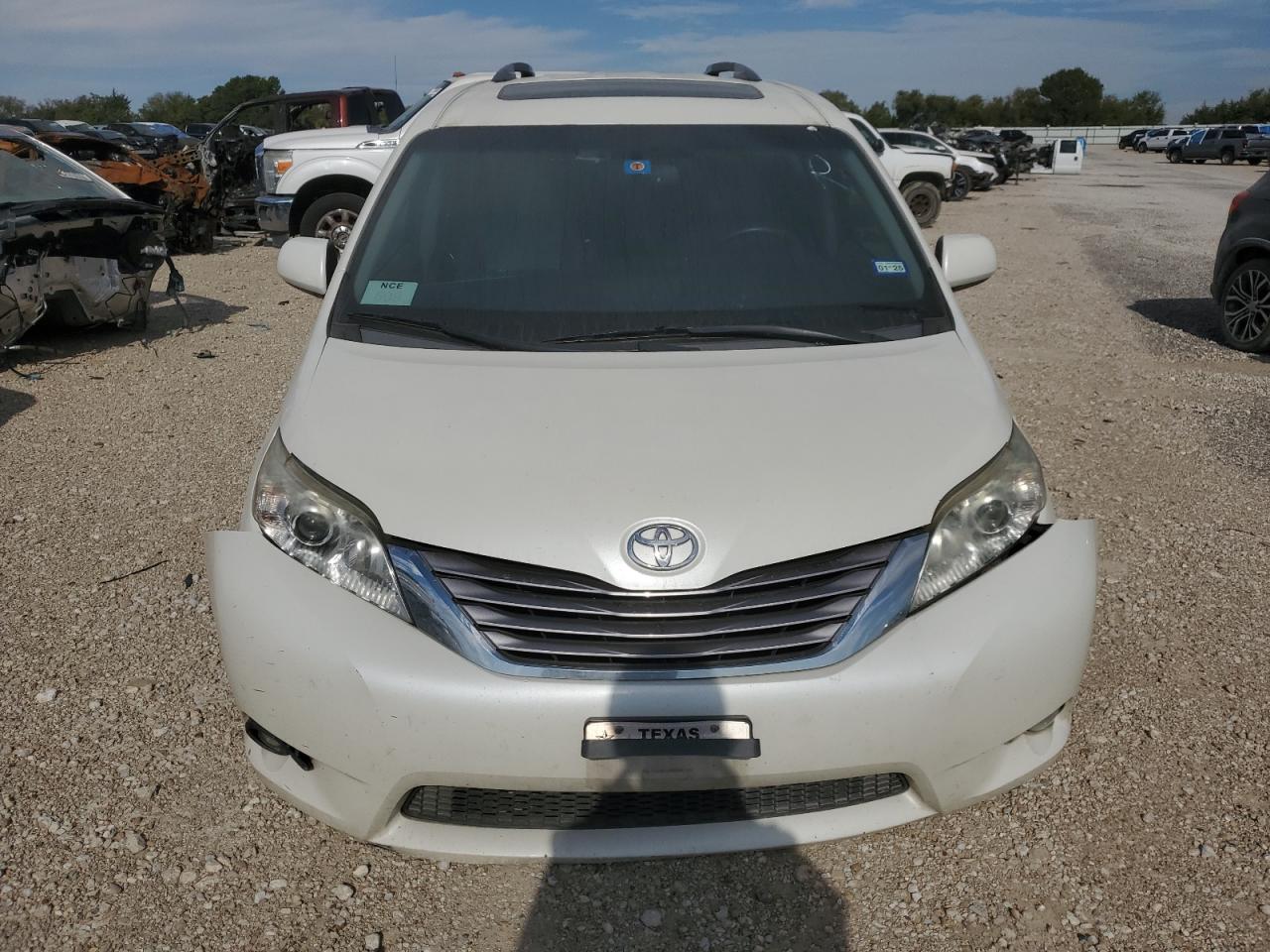 TOYOTA SIENNA XLE