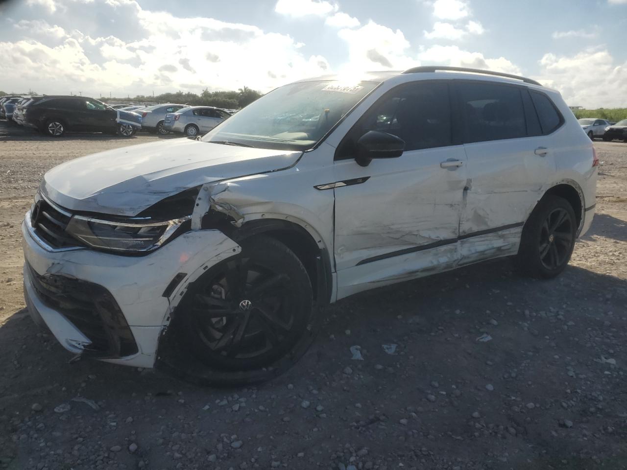 VOLKSWAGEN TIGUAN SE R-LINE BLACK