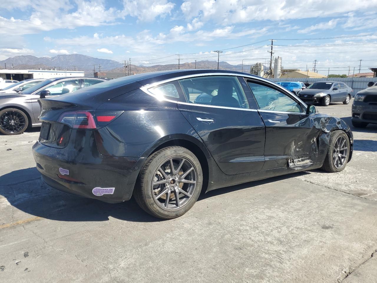 Lot #3309605569 2018 TESLA MODEL 3