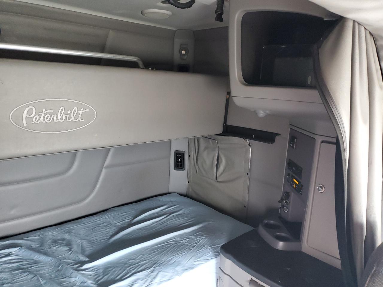 Lot #3290249225 2017 PETERBILT 579