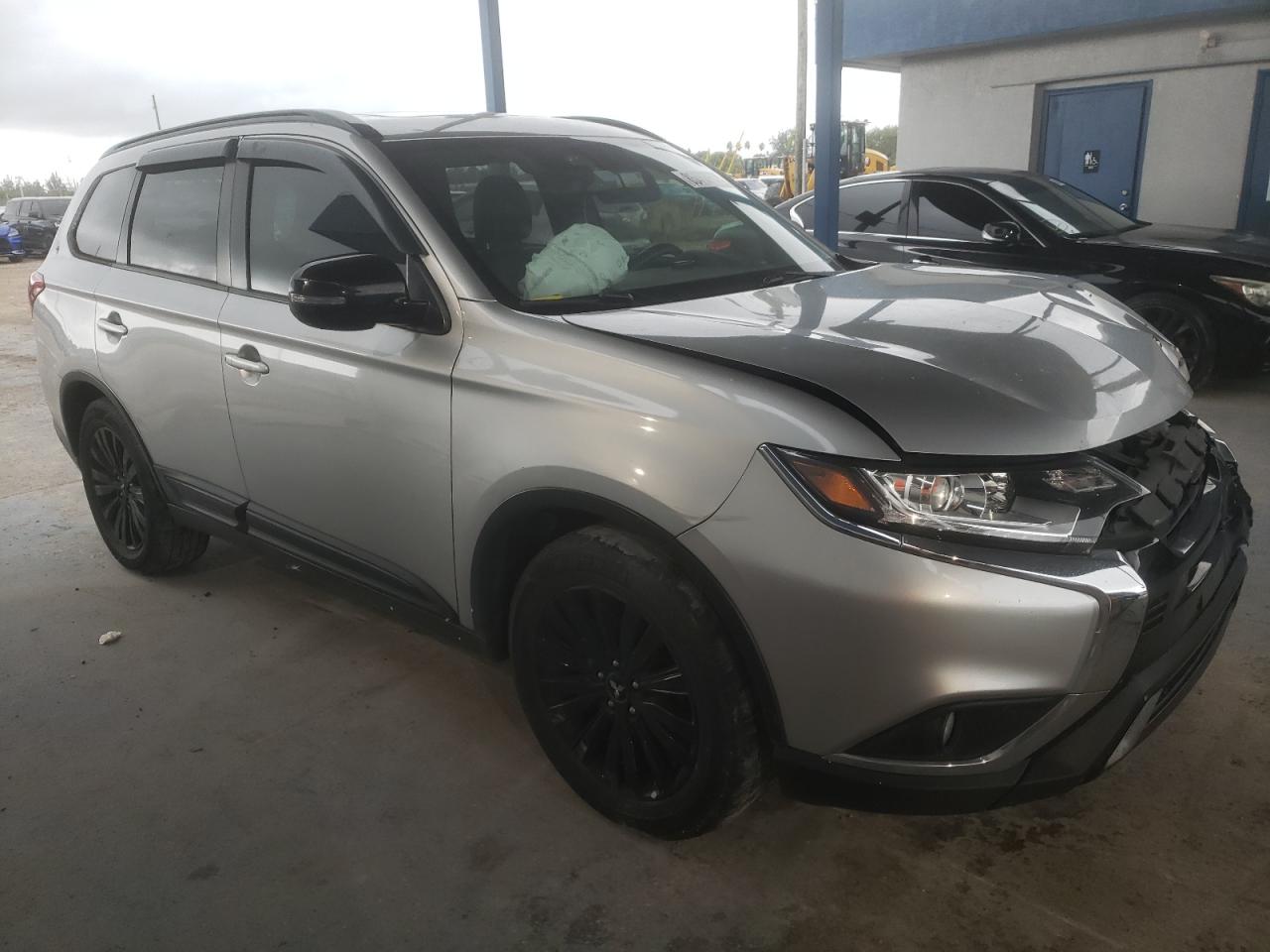 MITSUBISHI OUTLANDER SE