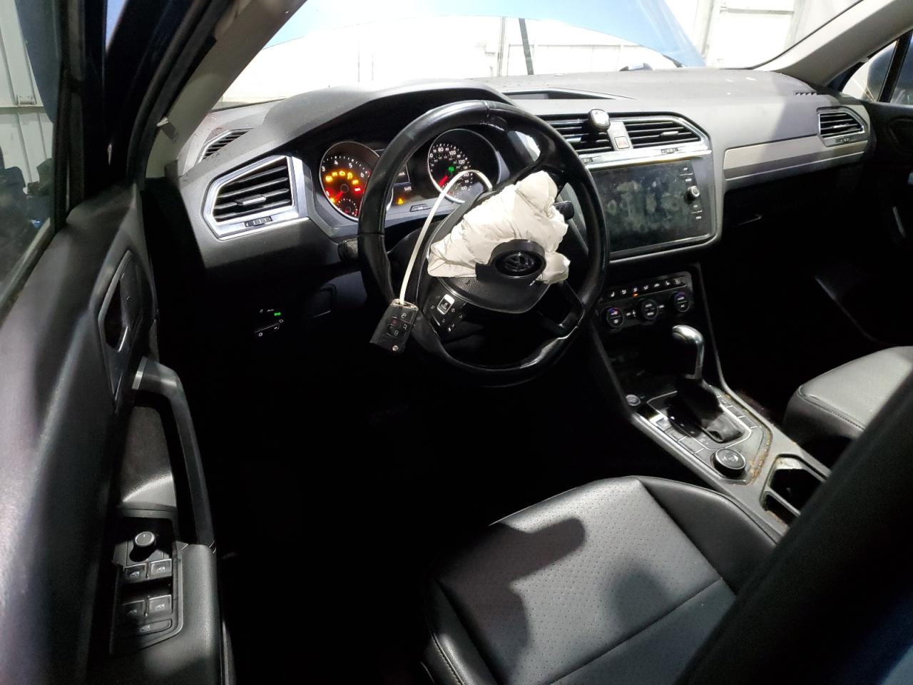 VOLKSWAGEN TIGUAN SE