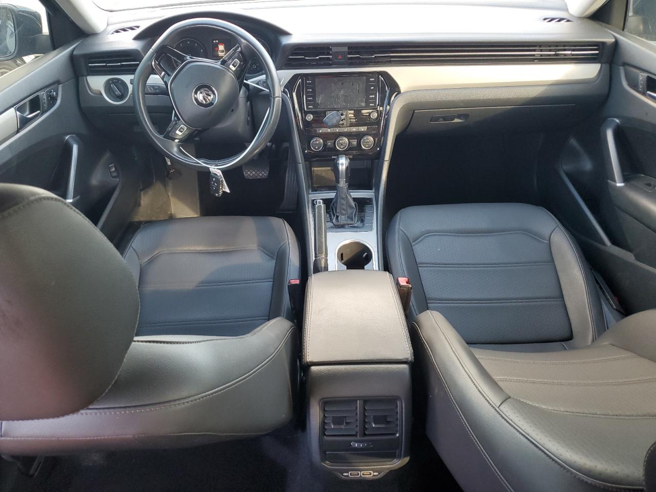 VOLKSWAGEN PASSAT SE