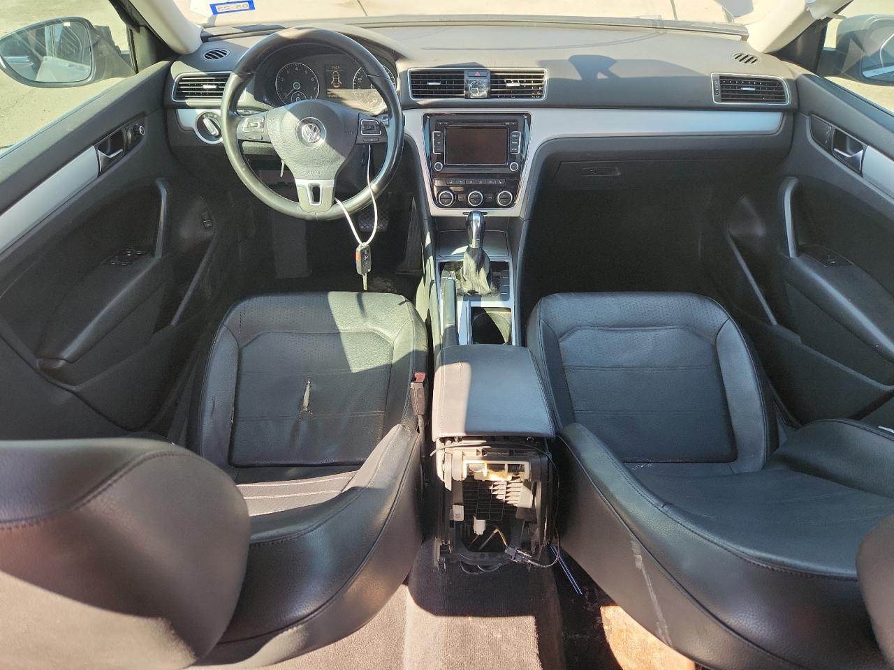 VOLKSWAGEN PASSAT SE