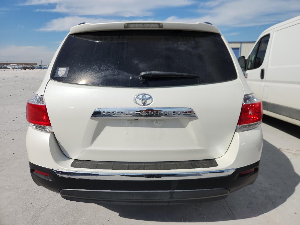 TOYOTA HIGHLANDER BASE