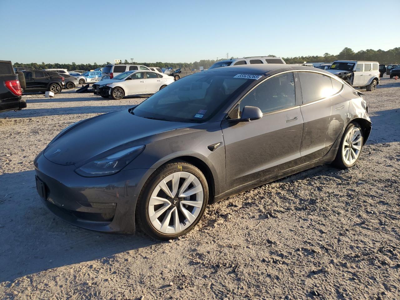 TESLA MODEL 3
