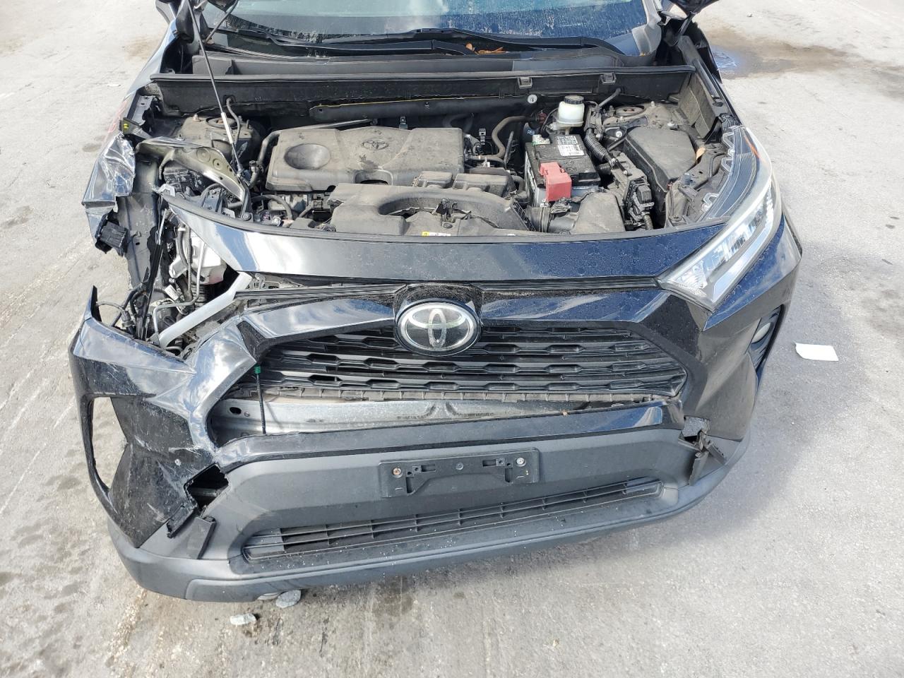 TOYOTA RAV4 XLE PREMIUM