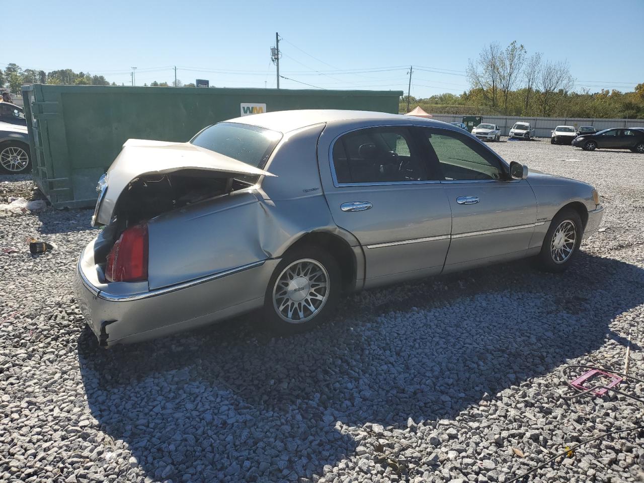 Lot #3290278210 2002 LINCOLN TOWN CAR S