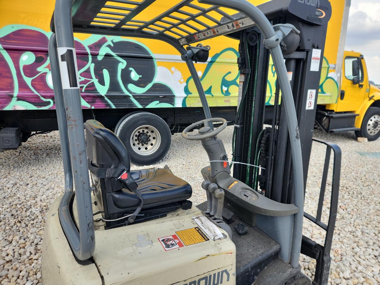 Lot #3265908102 2018 YALE ERC030VAN36TE082