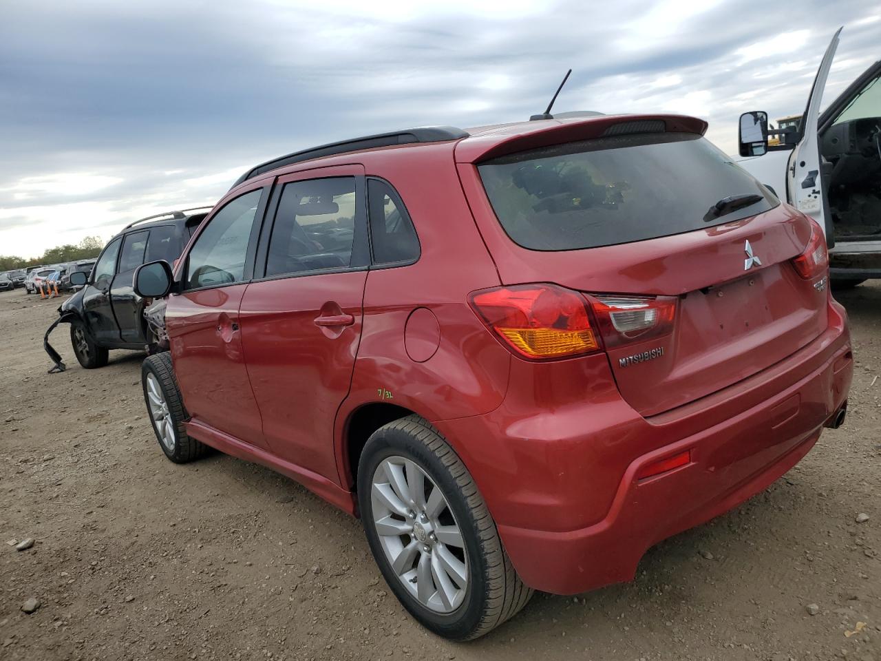 MITSUBISHI OUTLANDER SE