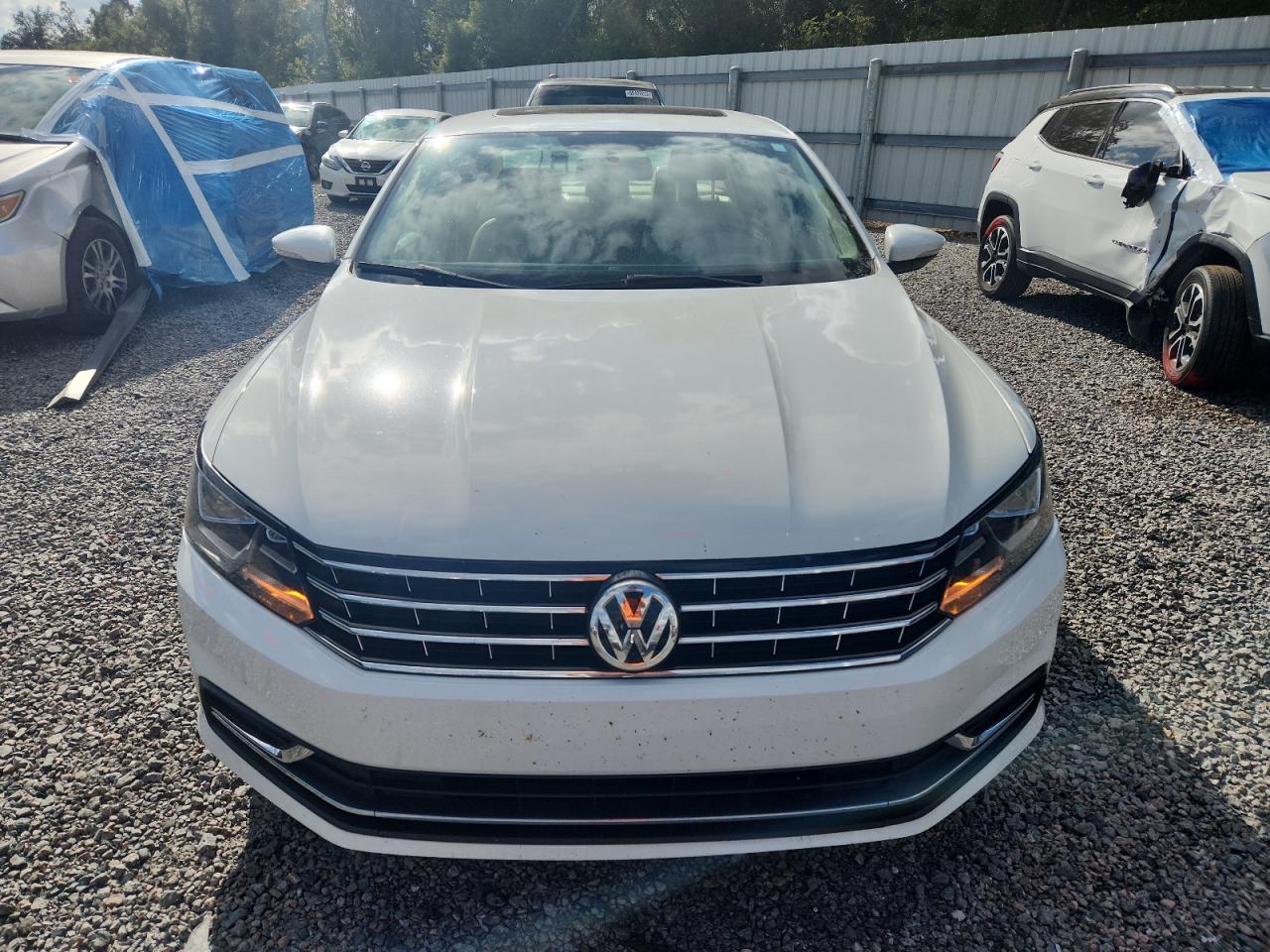VOLKSWAGEN PASSAT SE