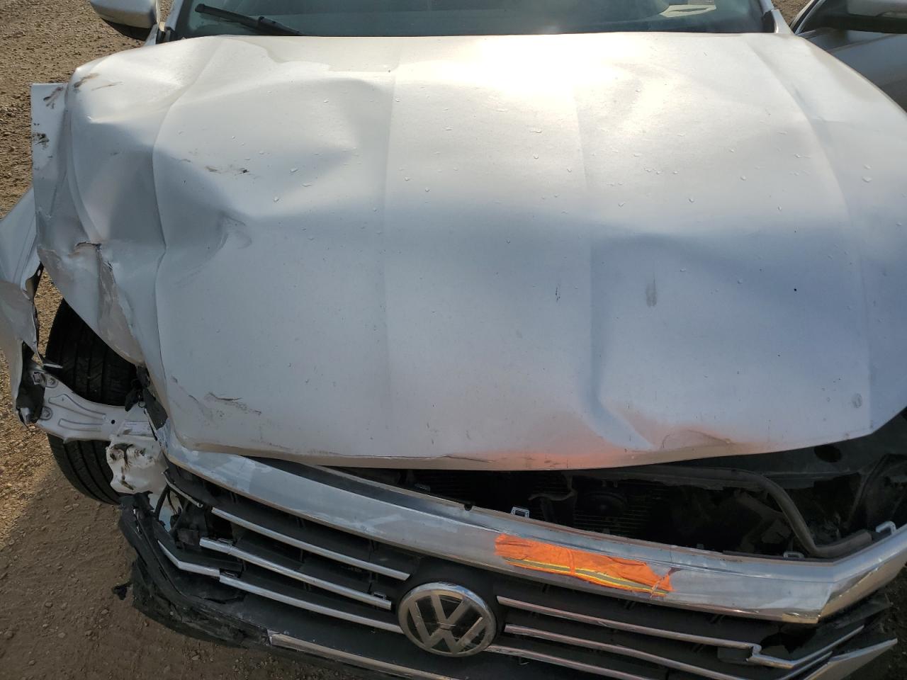 VOLKSWAGEN PASSAT SE