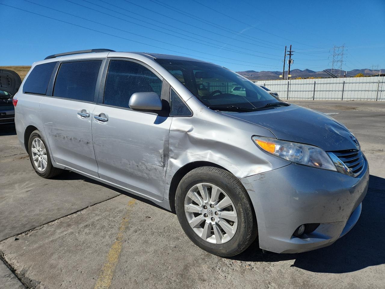 TOYOTA SIENNA XLE