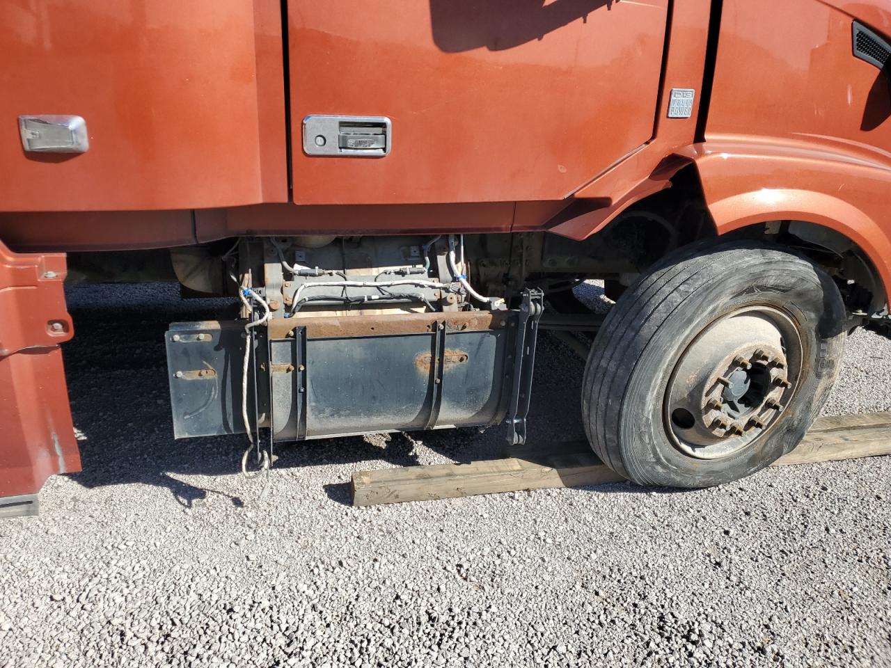 Lot #3284604361 2018 VOLVO VNL