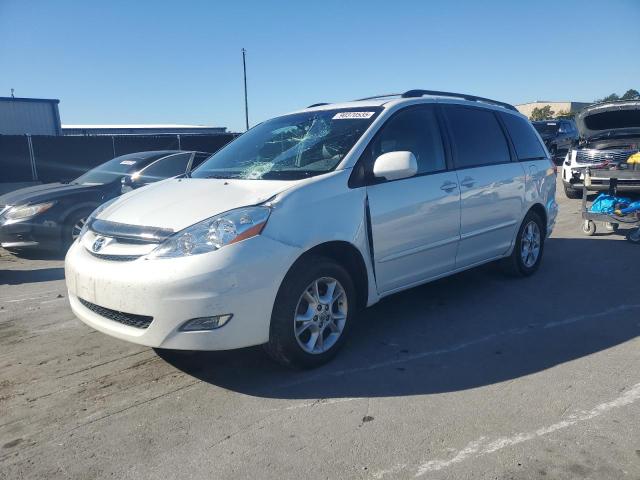 TOYOTA SIENNA XLE