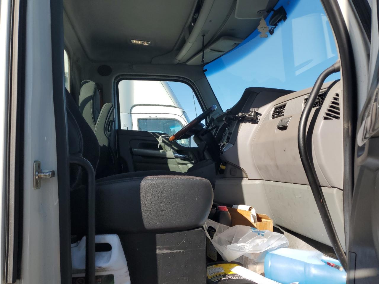 Lot #3266057327 2017 KENWORTH T680