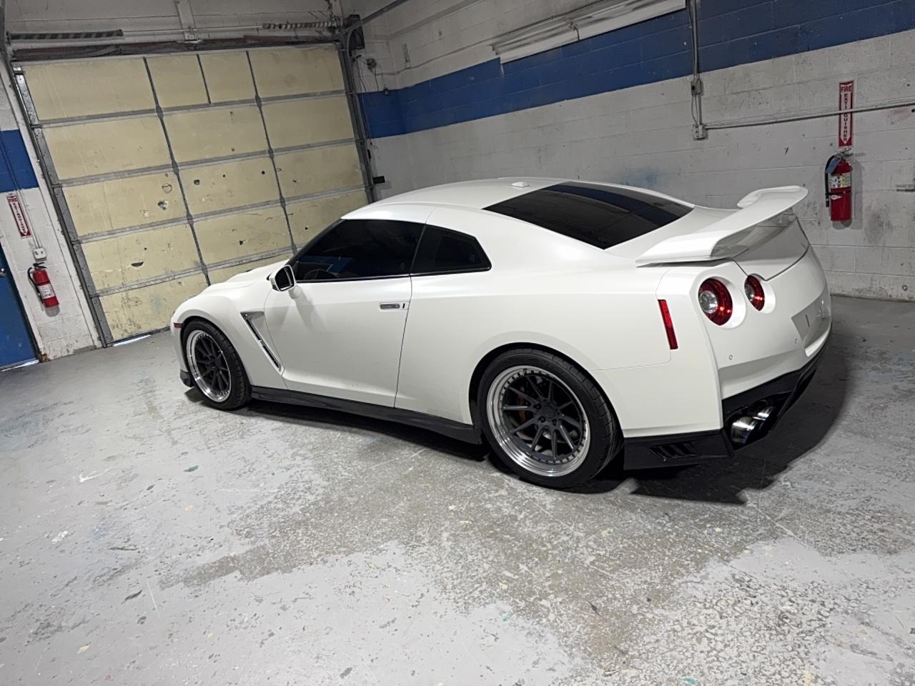 NISSAN GT-R PURE