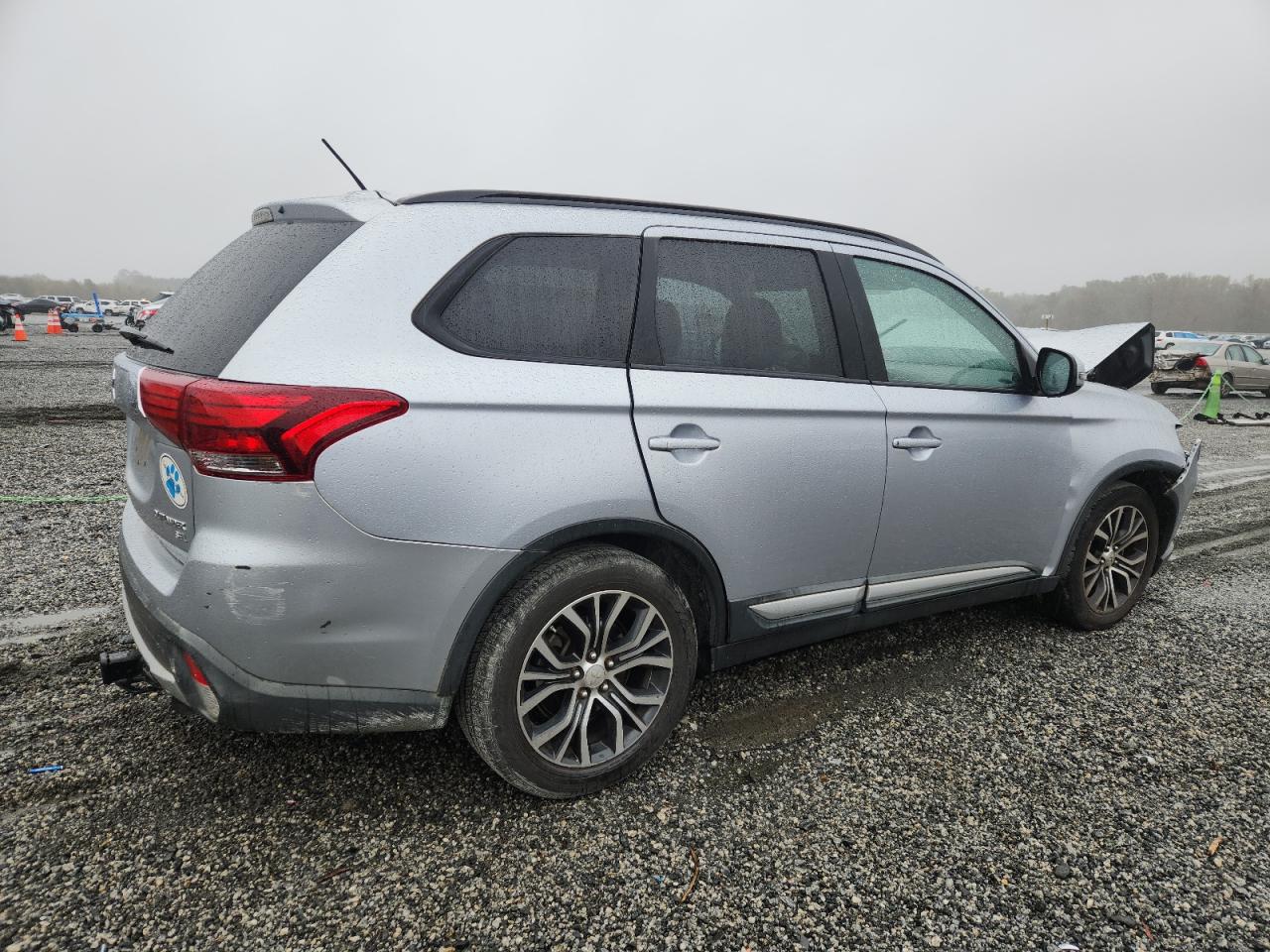 MITSUBISHI OUTLANDER SE